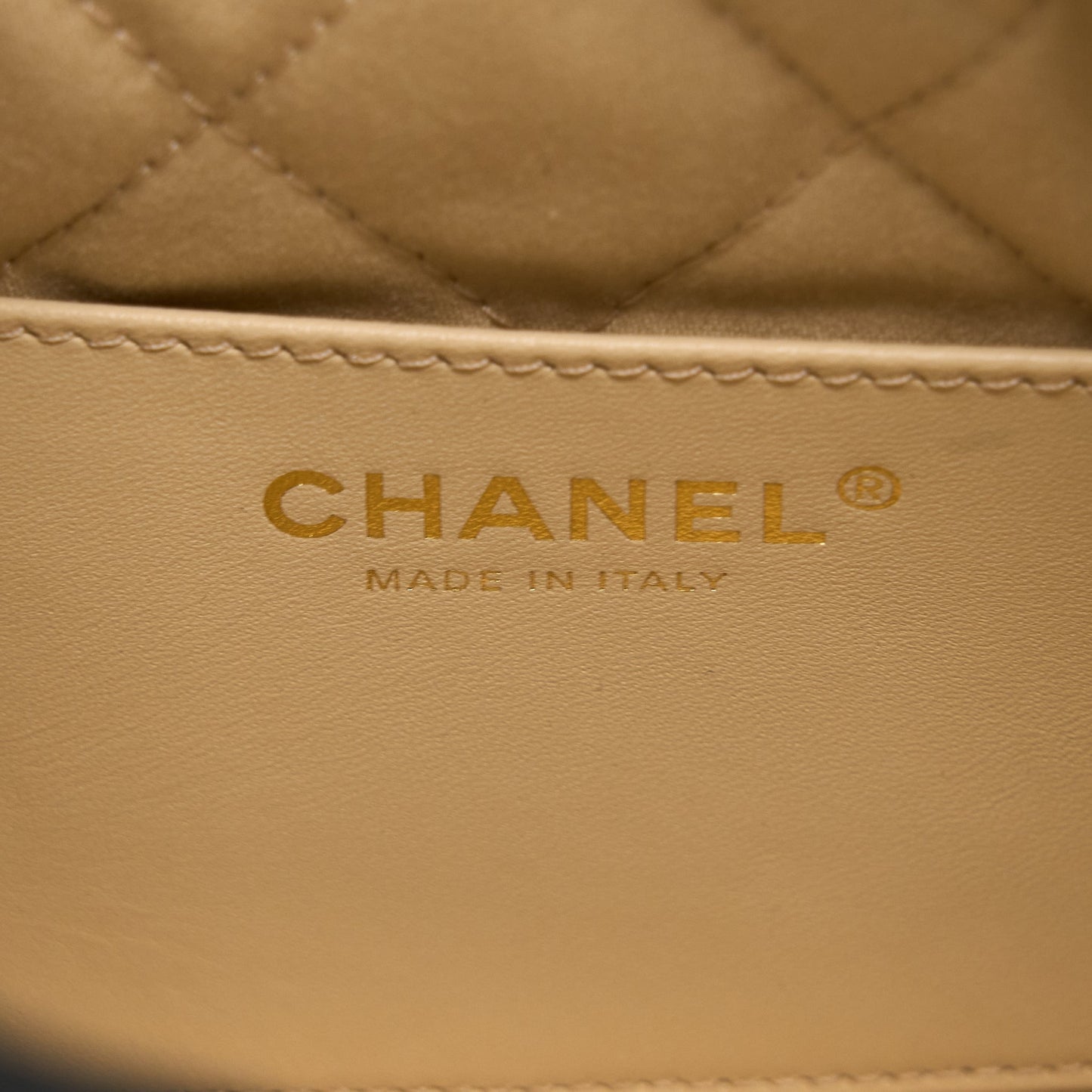 Chanel 23S Mini 22 Bag Shiny Calfskin White (Microchip)