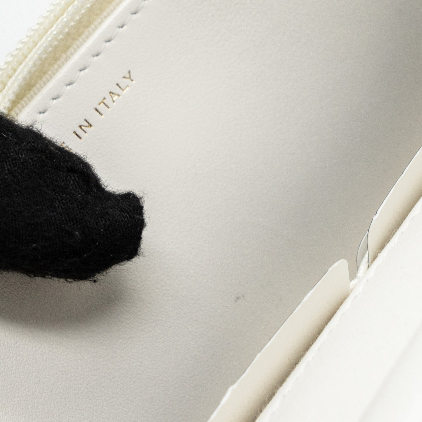 CHANEL BOY WALLET ON CHAIN CAVIAR WHITE L (Microchip)