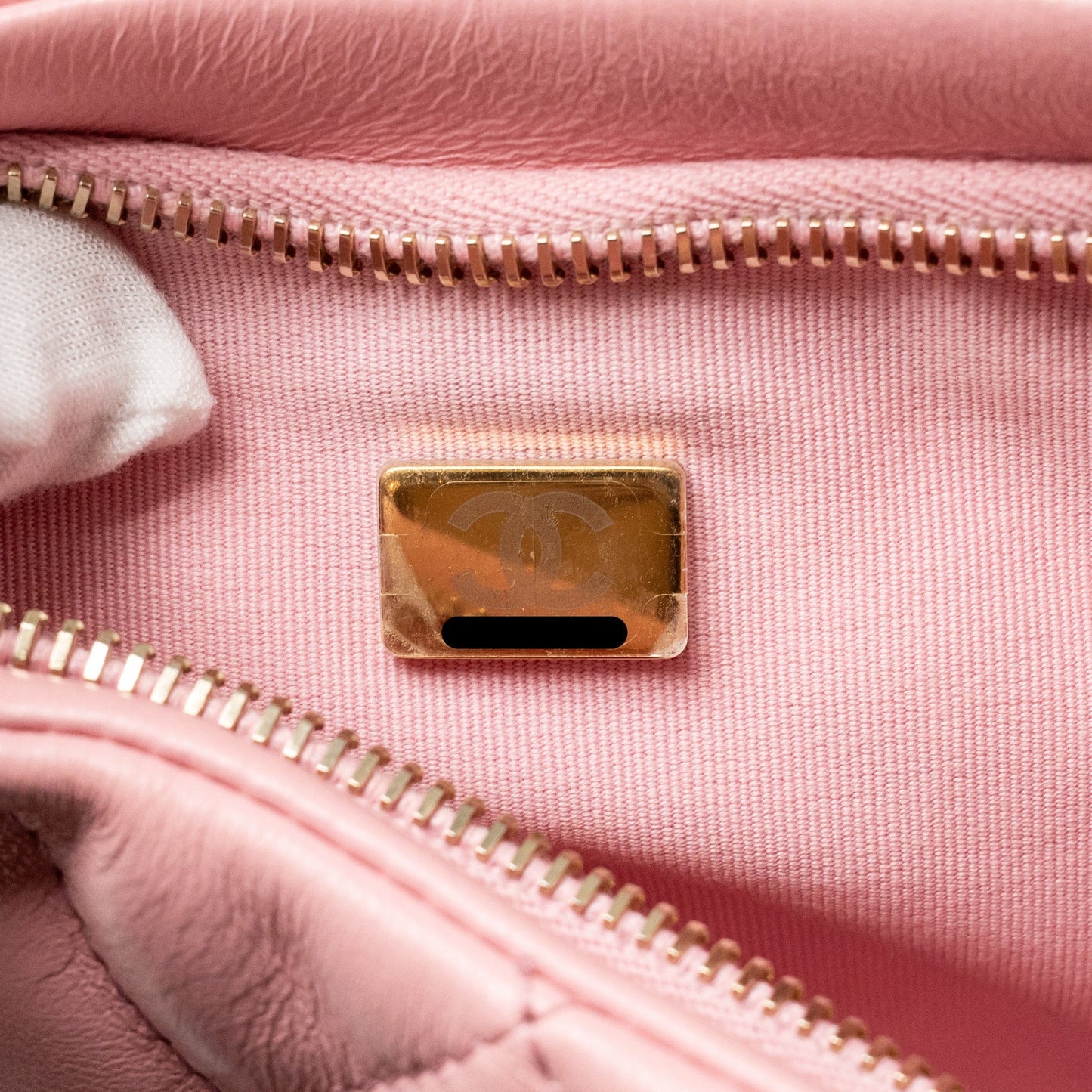 Chanel 22k Hobo Shoulder Bag with Logo Chain Lambskin Pink (microchip)