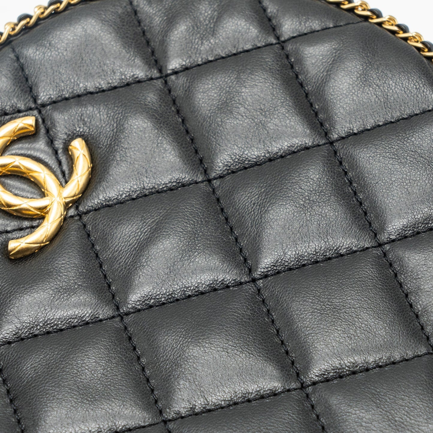 Chanel Round Vanity With Chain Lambskin Black (microchip) no