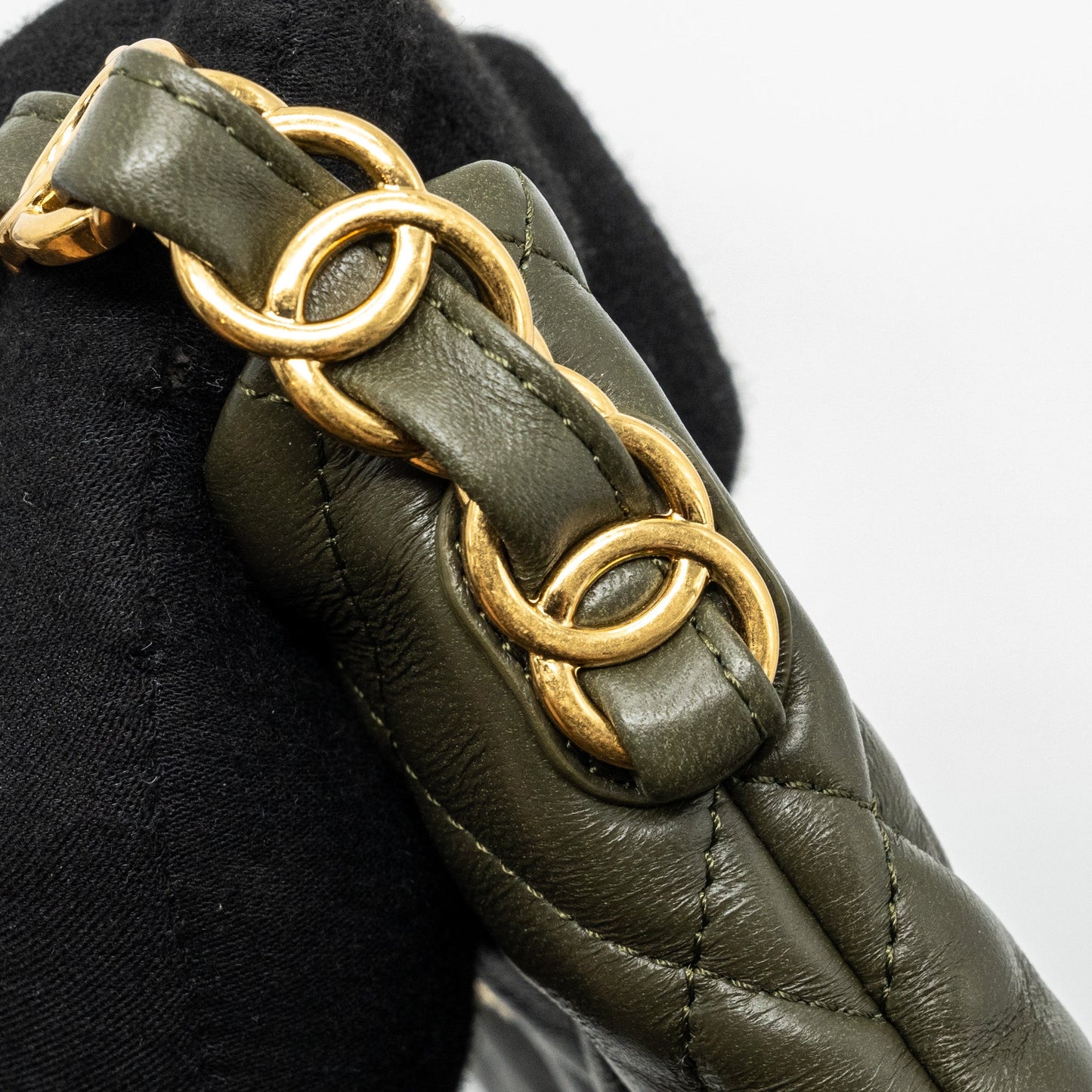 Chanel 22k Hobo Bag Lambskin Green (microchip)