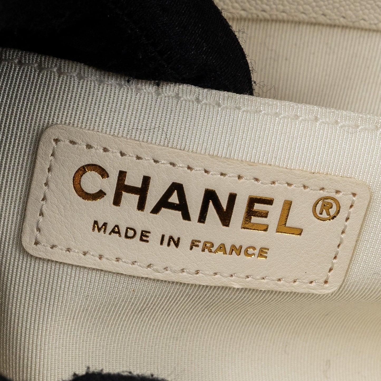 CHANEL MEDIUM LE BOY CAVIAR WHITE L