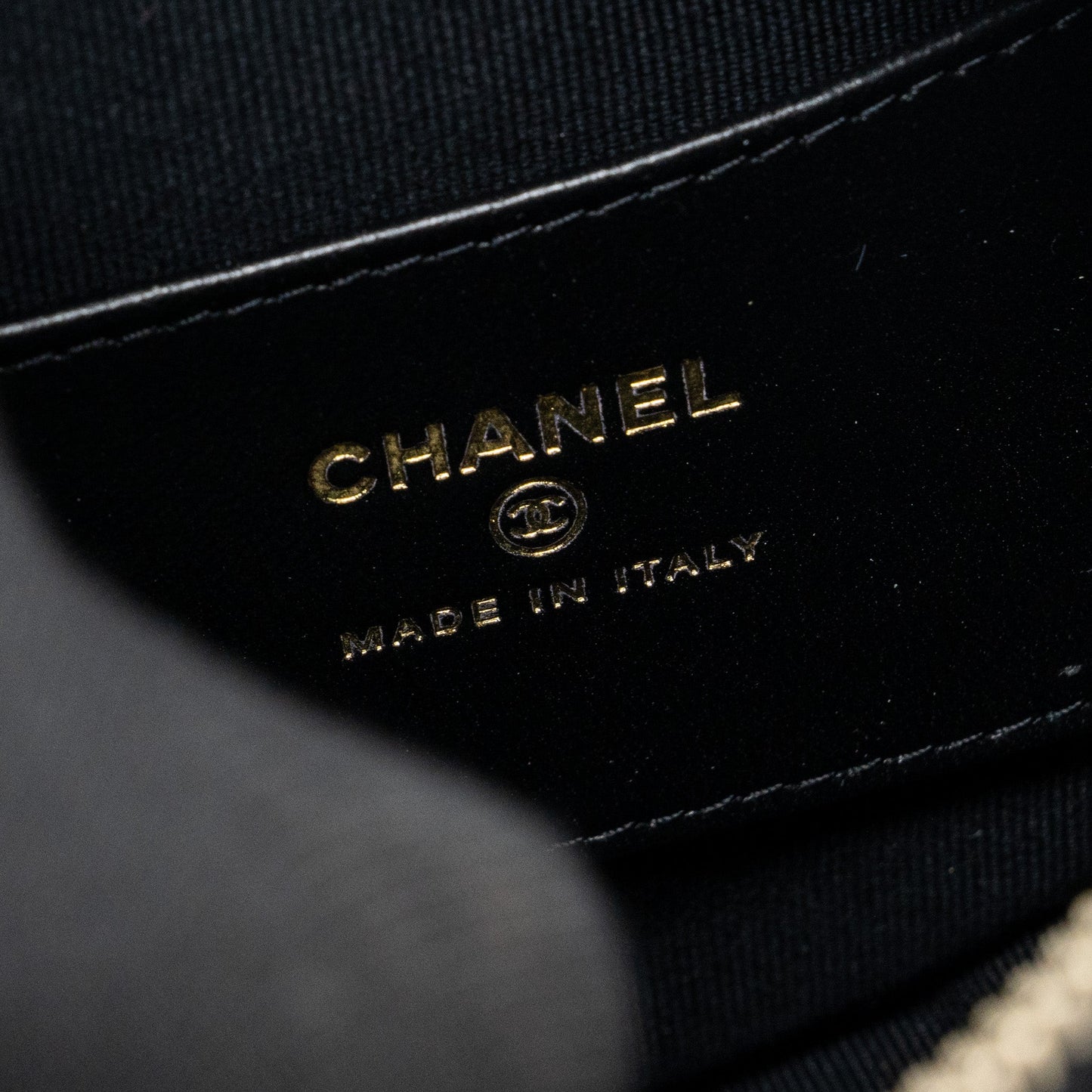 Chanel 23C round Clutch lambskin black (microchip)