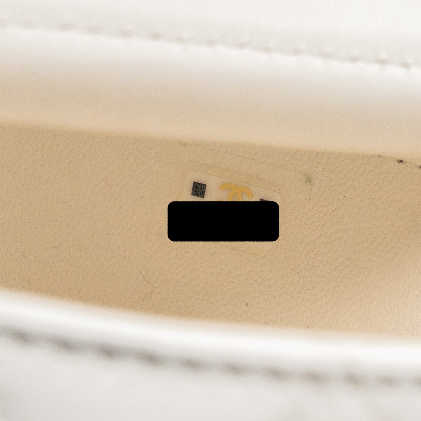 Chanel top handle round vanity with chain lambskin white (microchip)