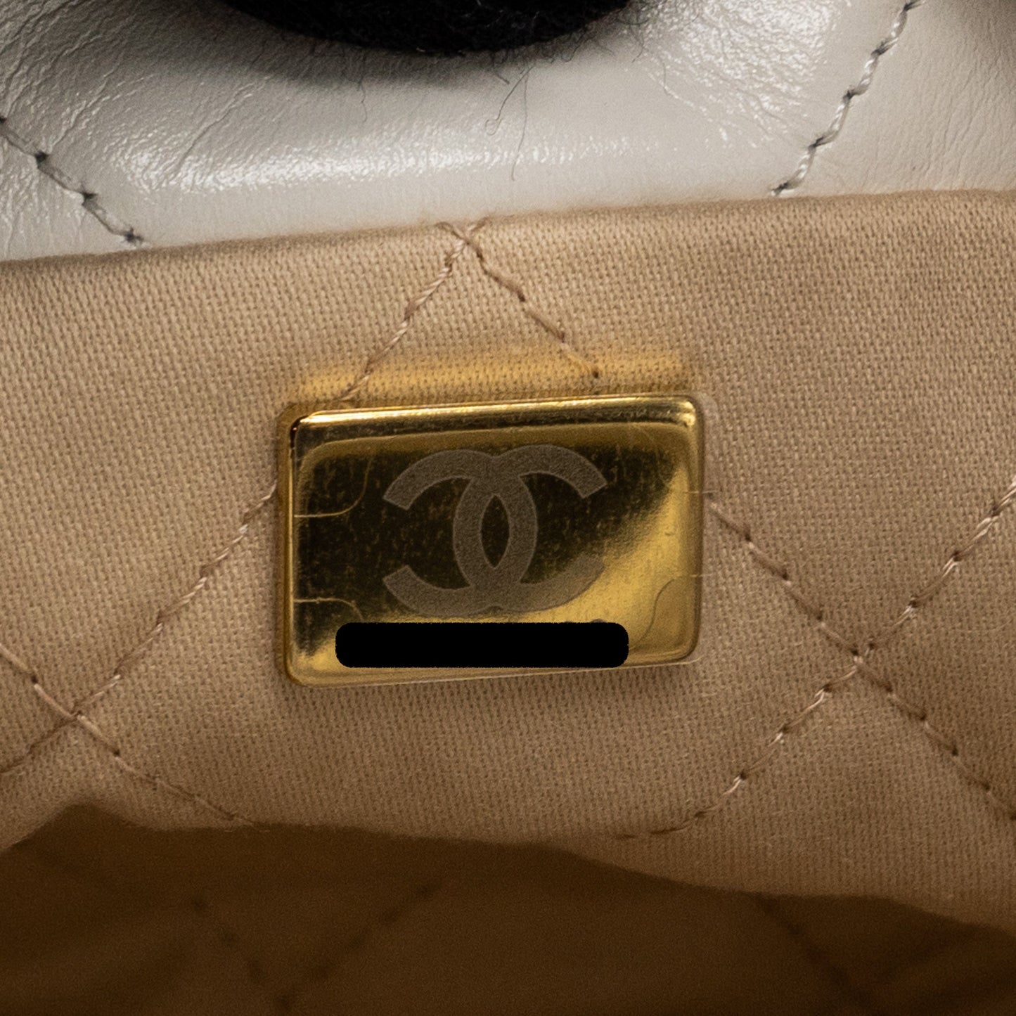 Chanel Mini 22 bag shiny calfskin white (microchip)