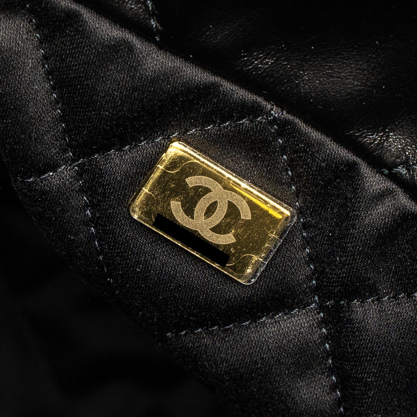 Chanel Small 22 Bag Shiny Calfskin Black (Microchip)