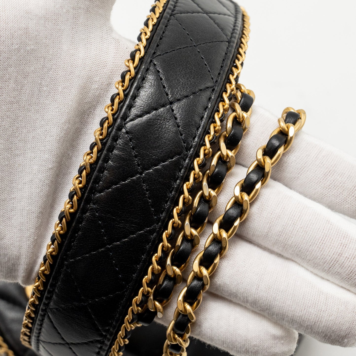 CHANEL Round Vanity With Chain Lambskin Black (Microchip)