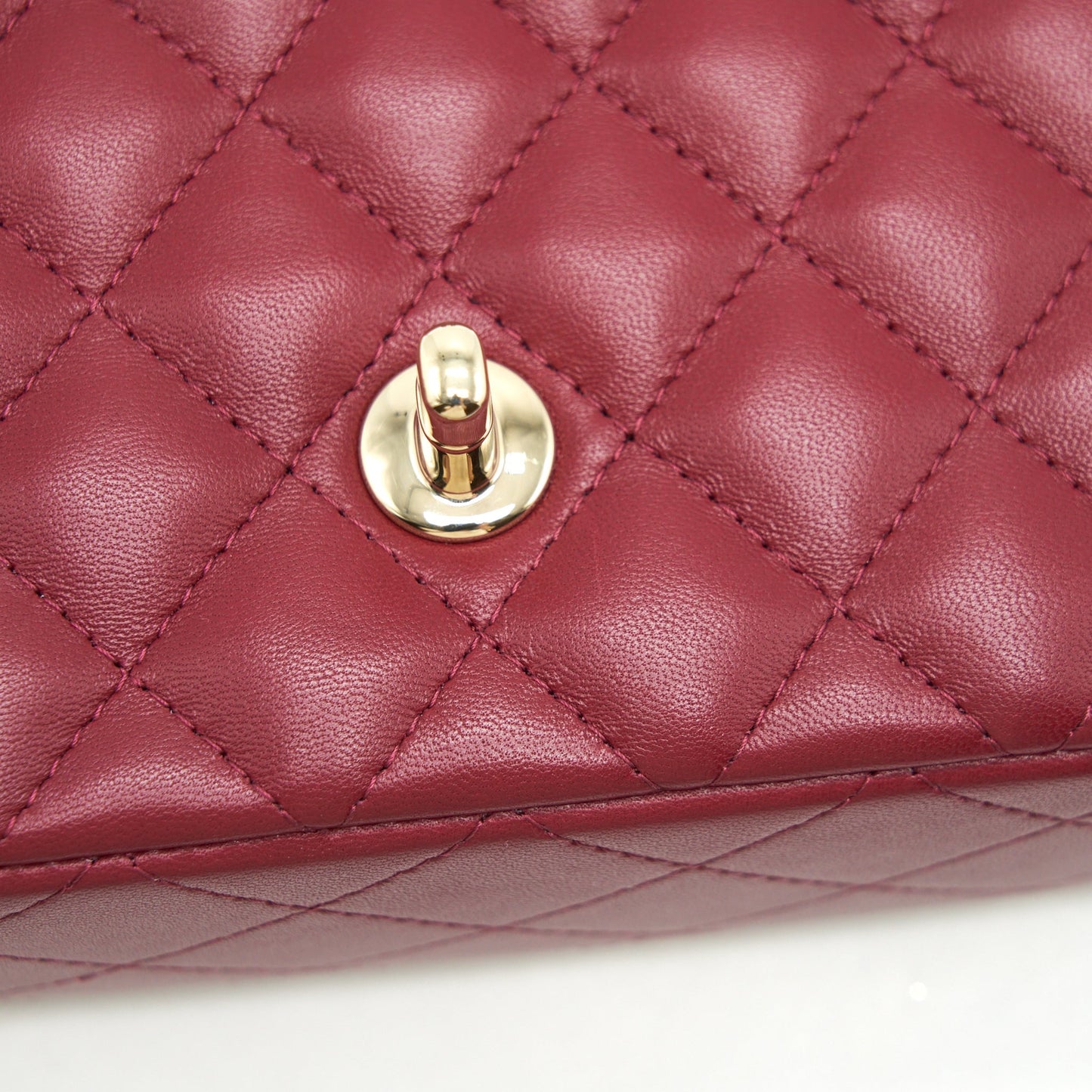 Chanel 22C Mini rectangular flap bag lambskin dark red L microchip