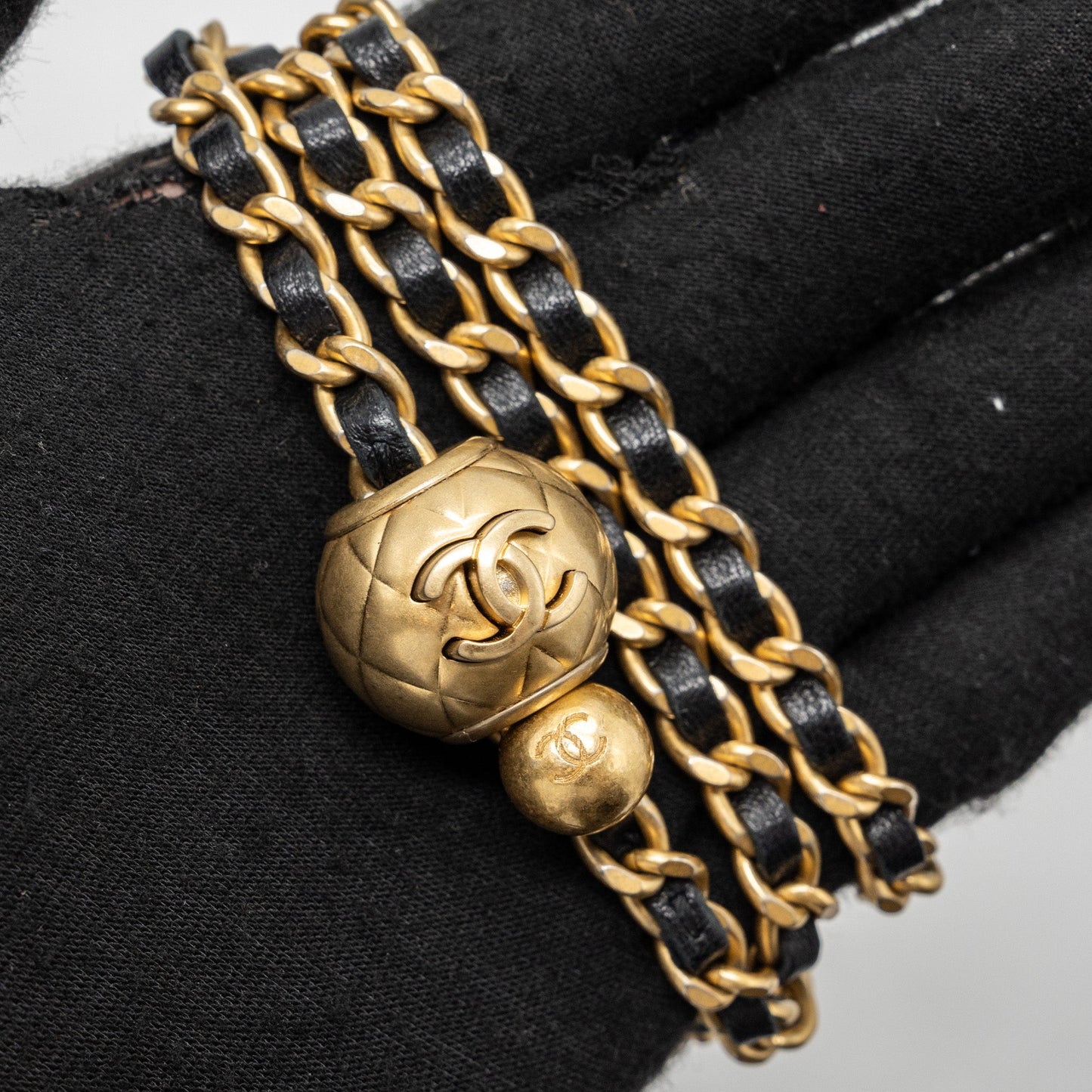 Chanel Pearl Crush mini vanity with chain lambskin black with