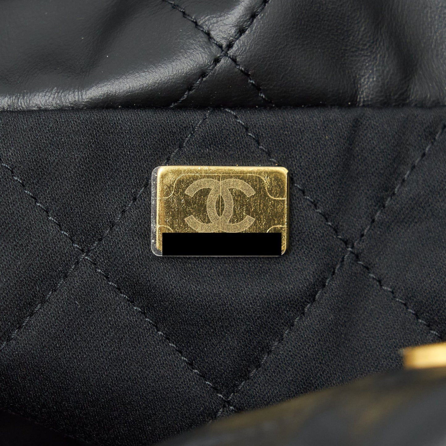 Chanel 22 Handbag Shiny Calfskin Black