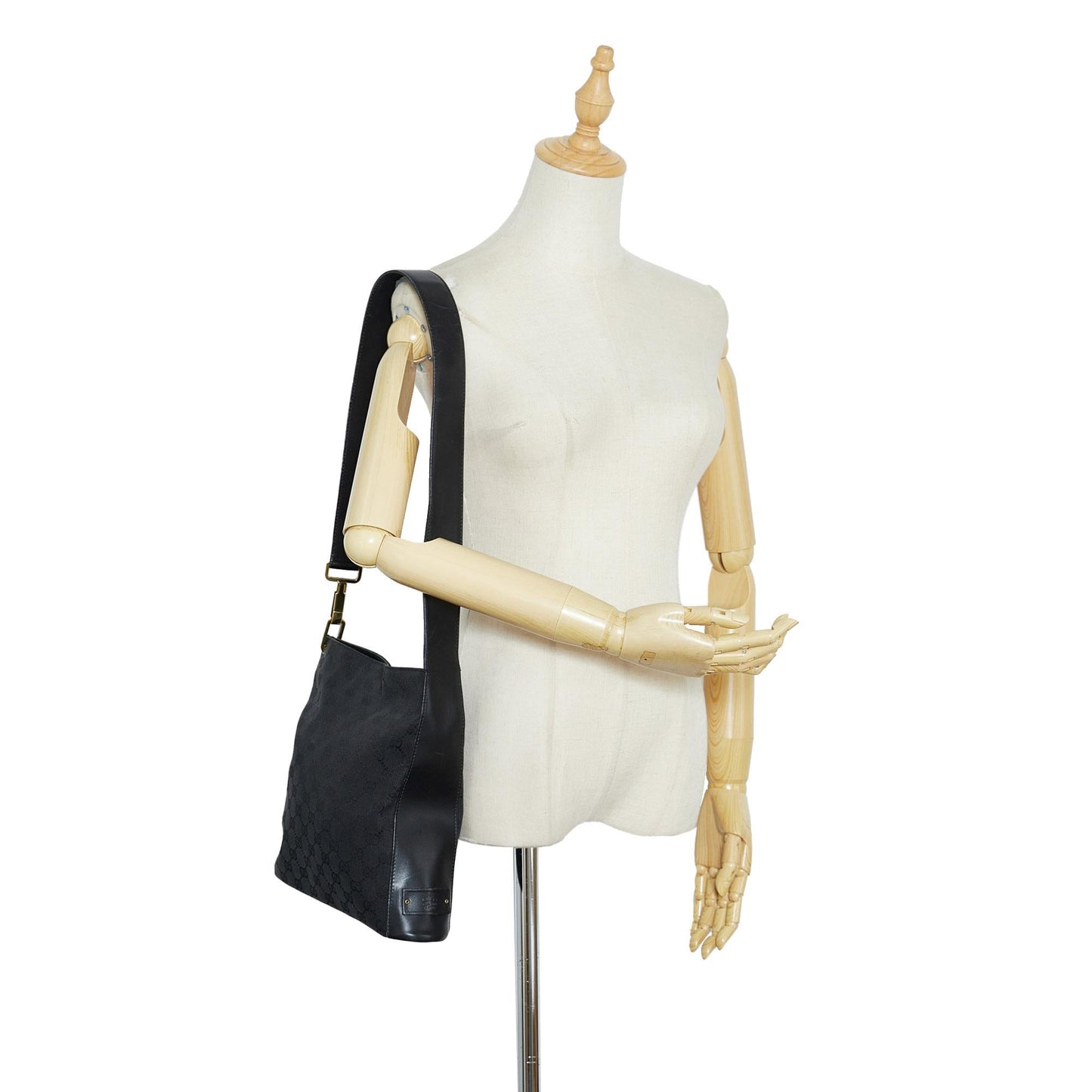 Gucci GG Canvas Shoulder Bag (SHG-BUr688)