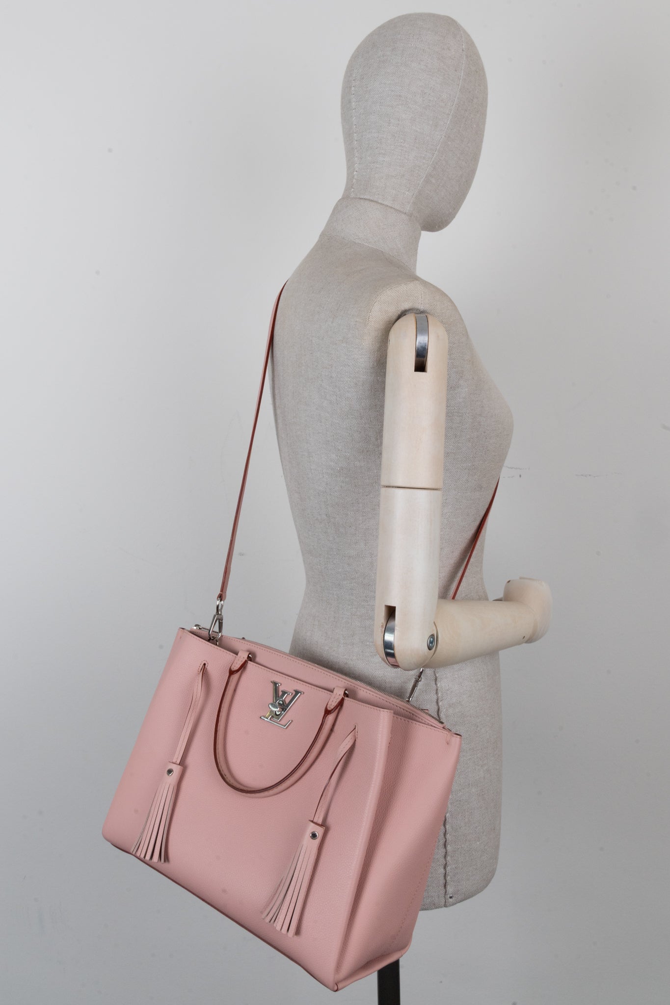 LOUIS VUITTON LockMeTo Bag Leather Pink