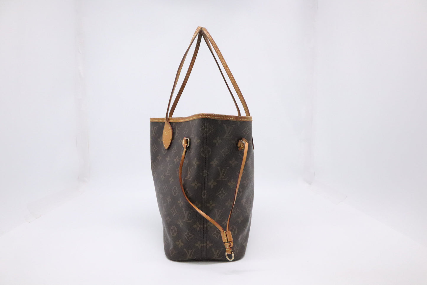 Louis Vuitton Neverfull MM in Monogram Canvas