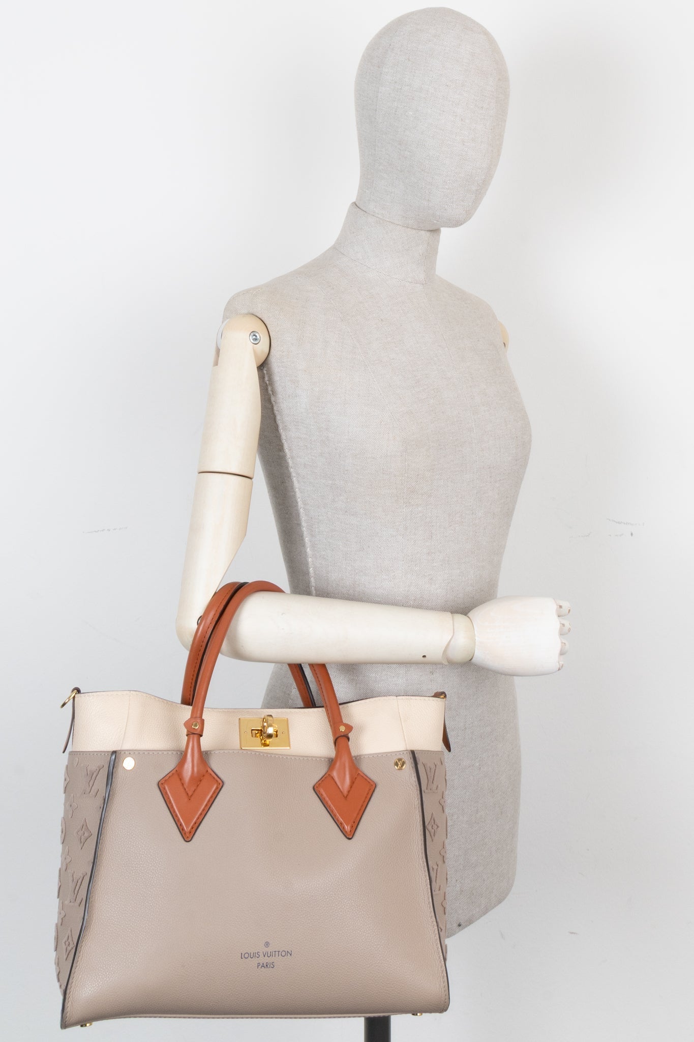 LOUIS VUITTON On My Side Tote MM Galet