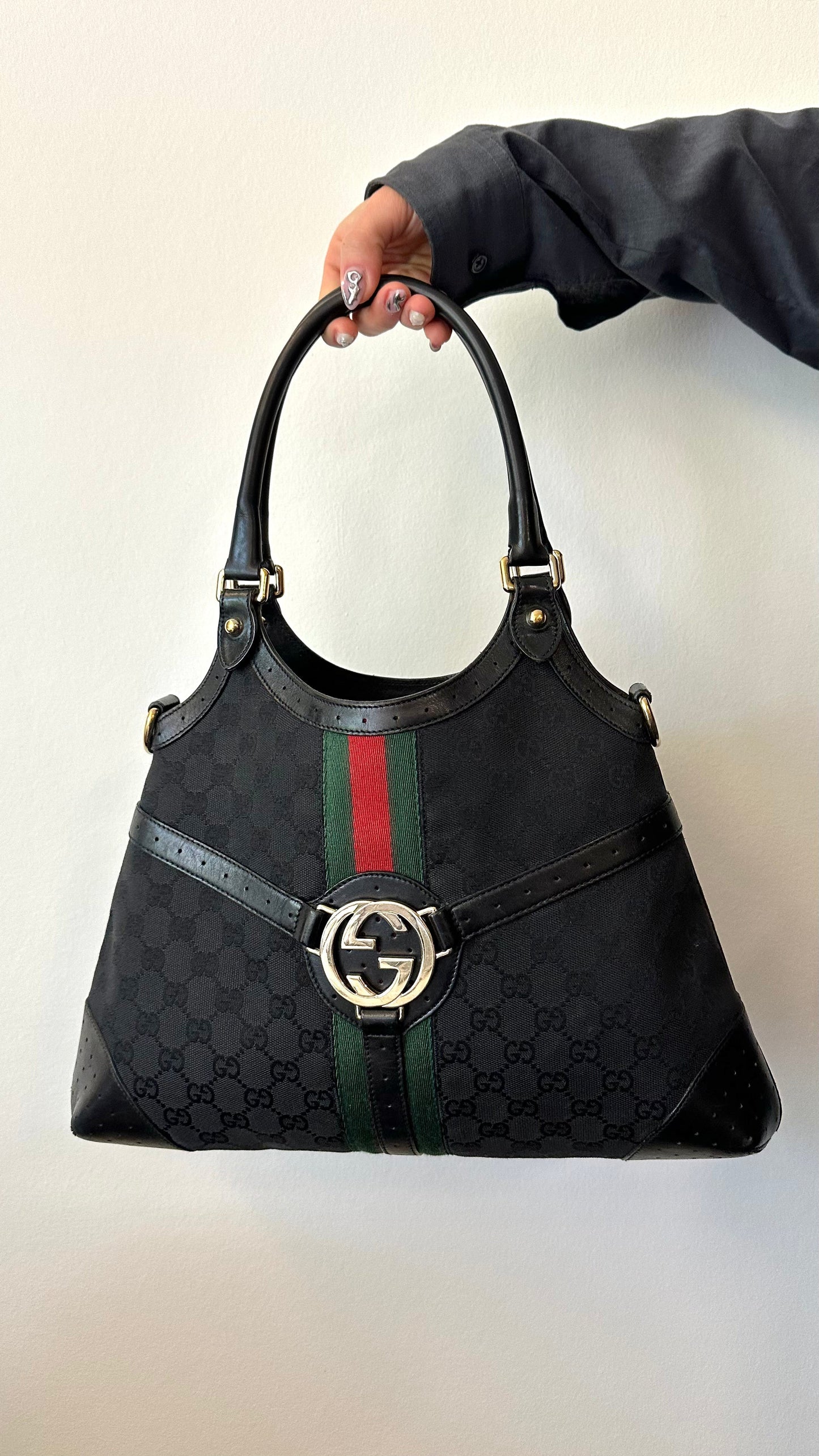 GUCCI Interlocking GG Canvas Shoulder Bag Black