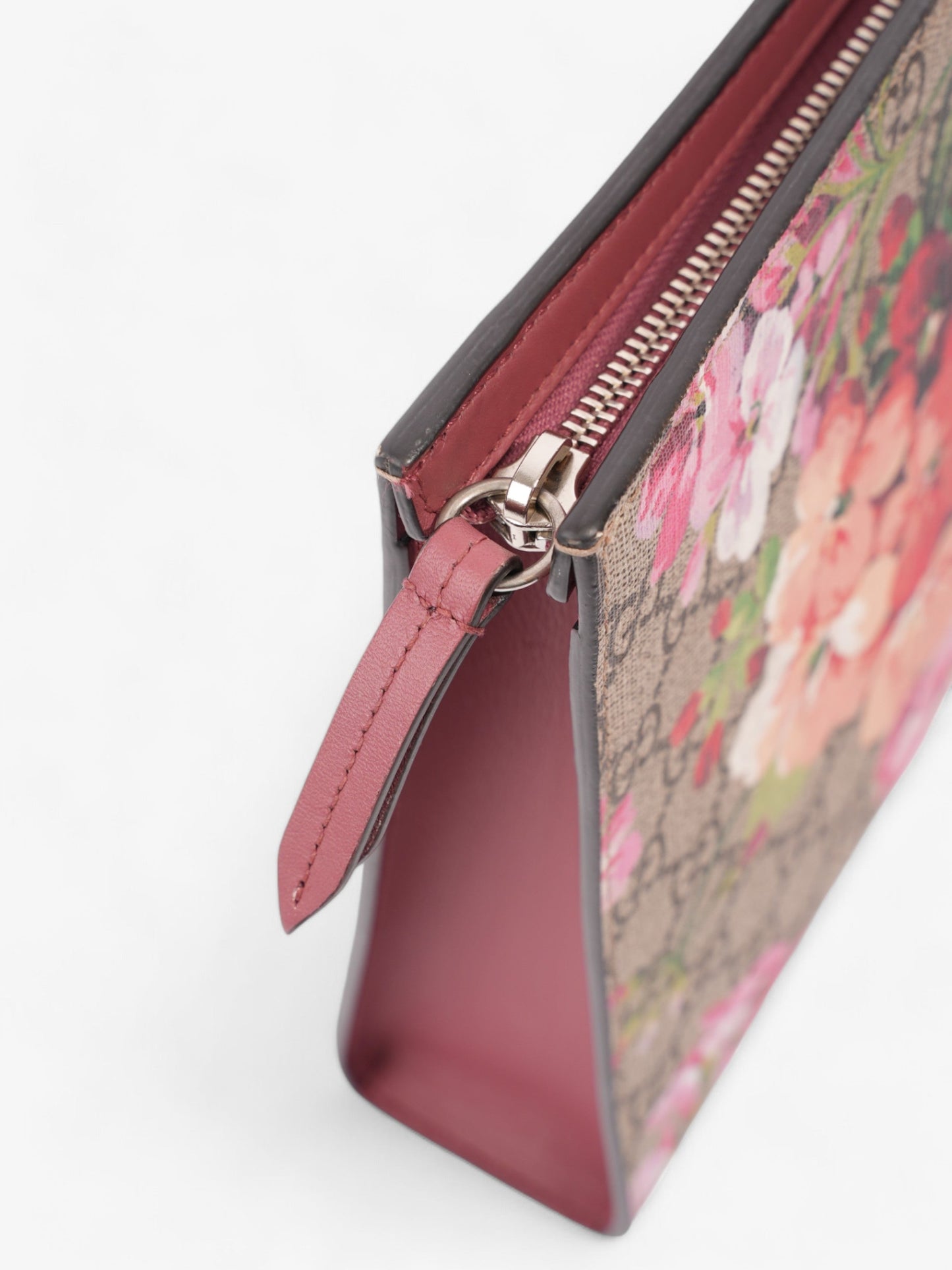 Gucci GG Blooms Pouch GG Supreme / Bloom Coated Canvas