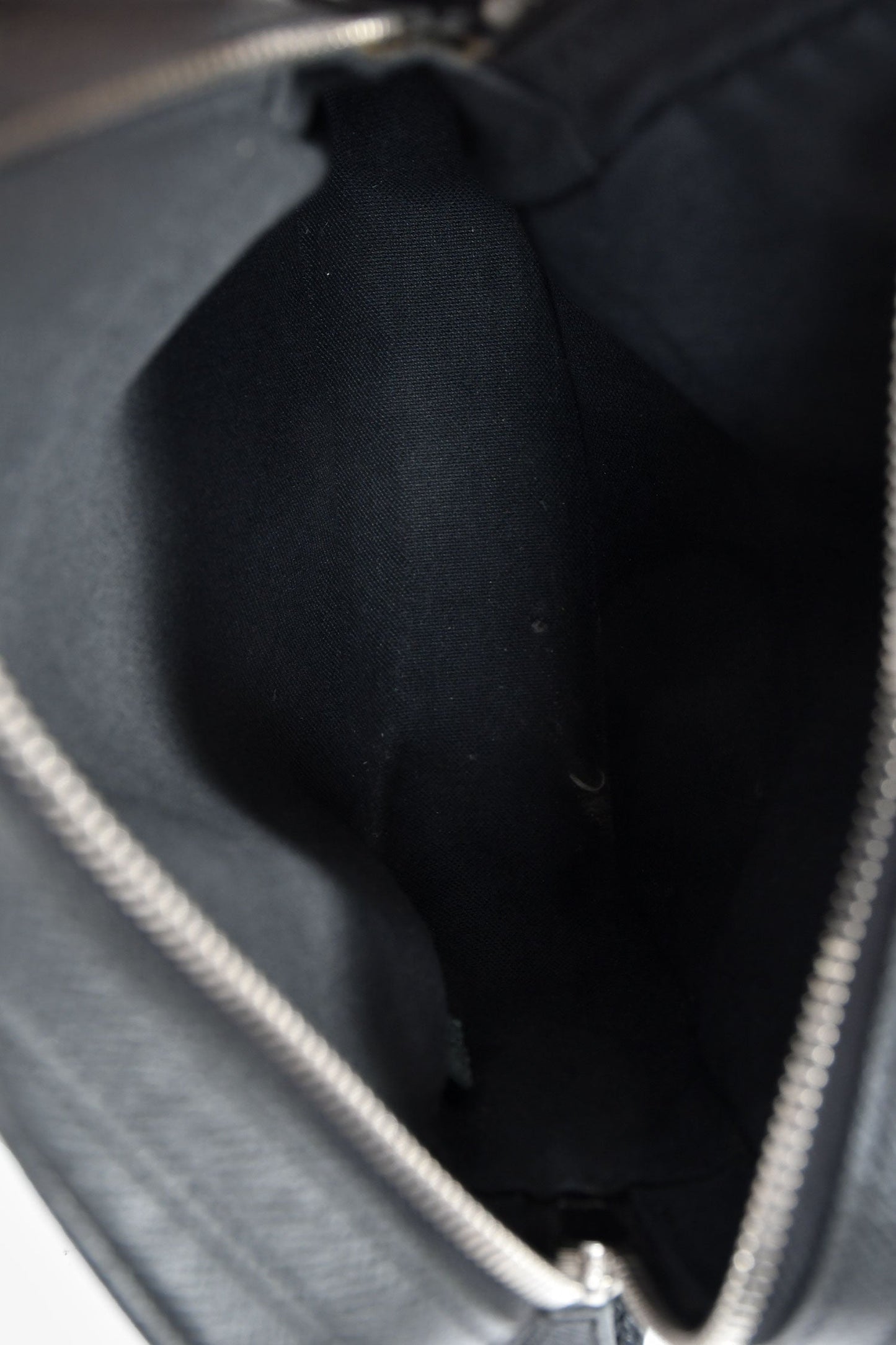 Louis Vuitton 2009 Black Taiga Leather Dimitri Messenger Bag