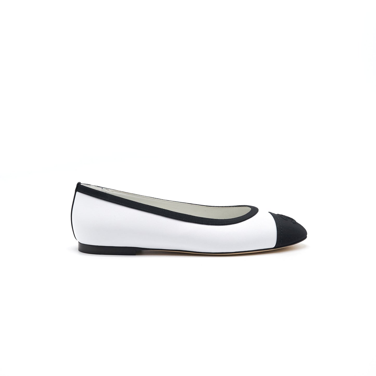Chanel Flats Black / White Size 36.5 Handbag