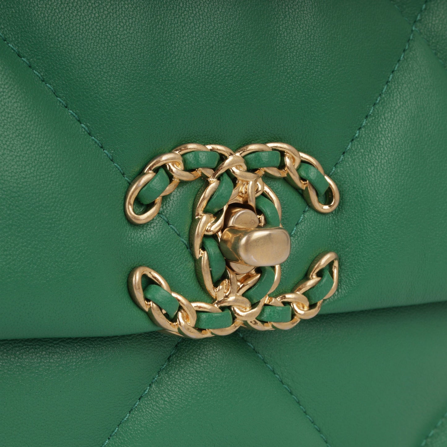 Chanel Chanel 19 - Small