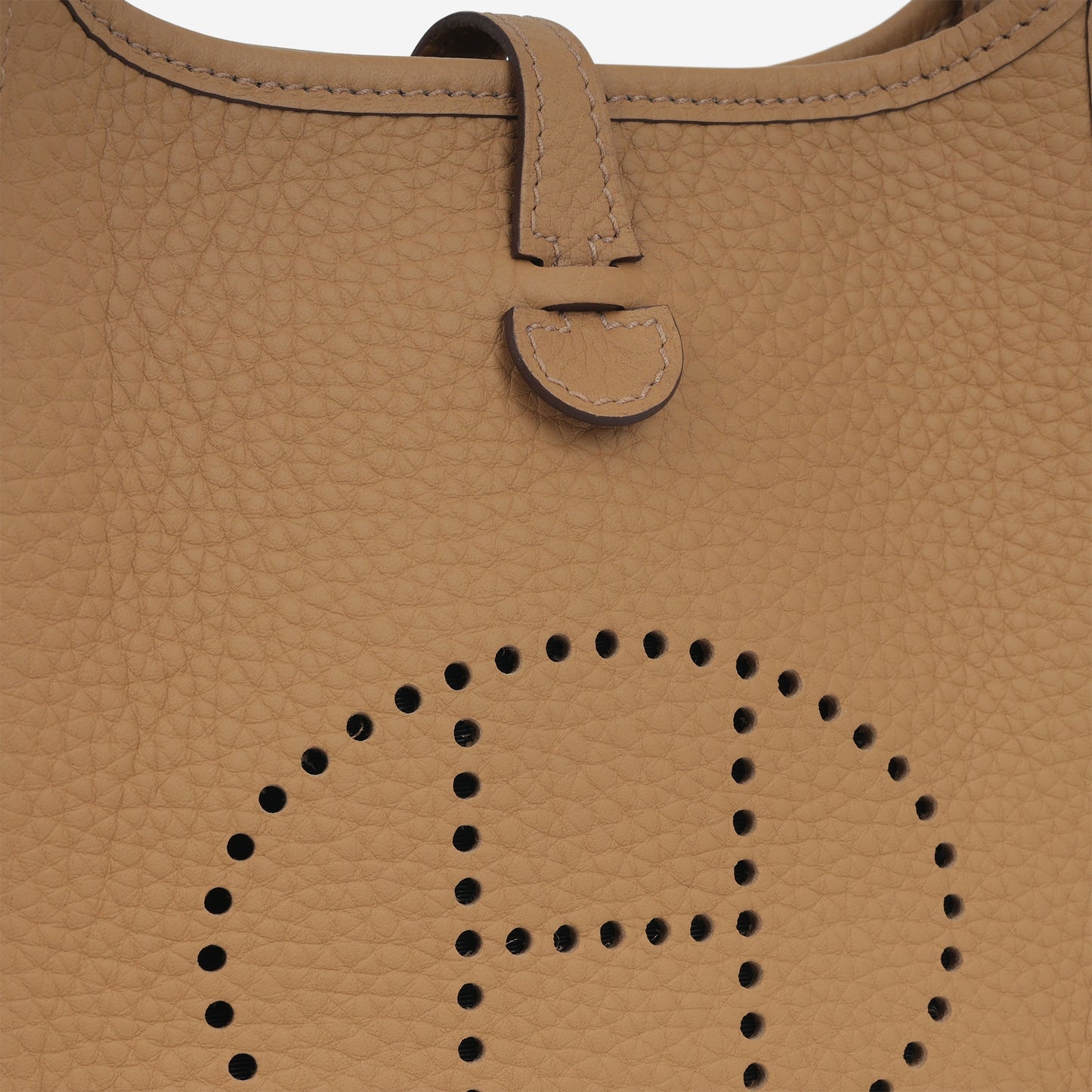 Hermès Mini Evelyne 16 - Biscuit Clemence / Tonal Strap | Gold Hardware