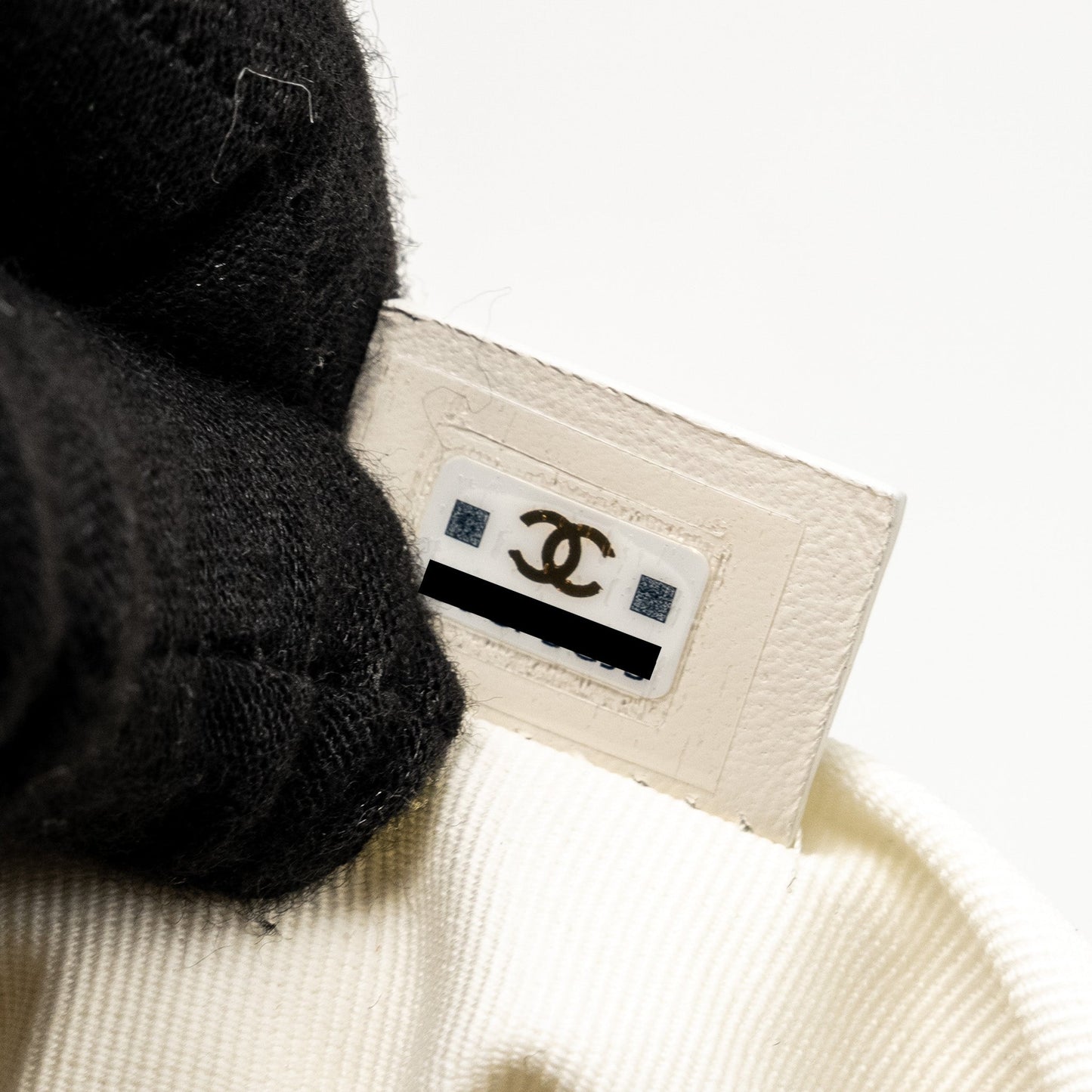 Chanel 23C Round Clutch Lambskin White L (Microchip)