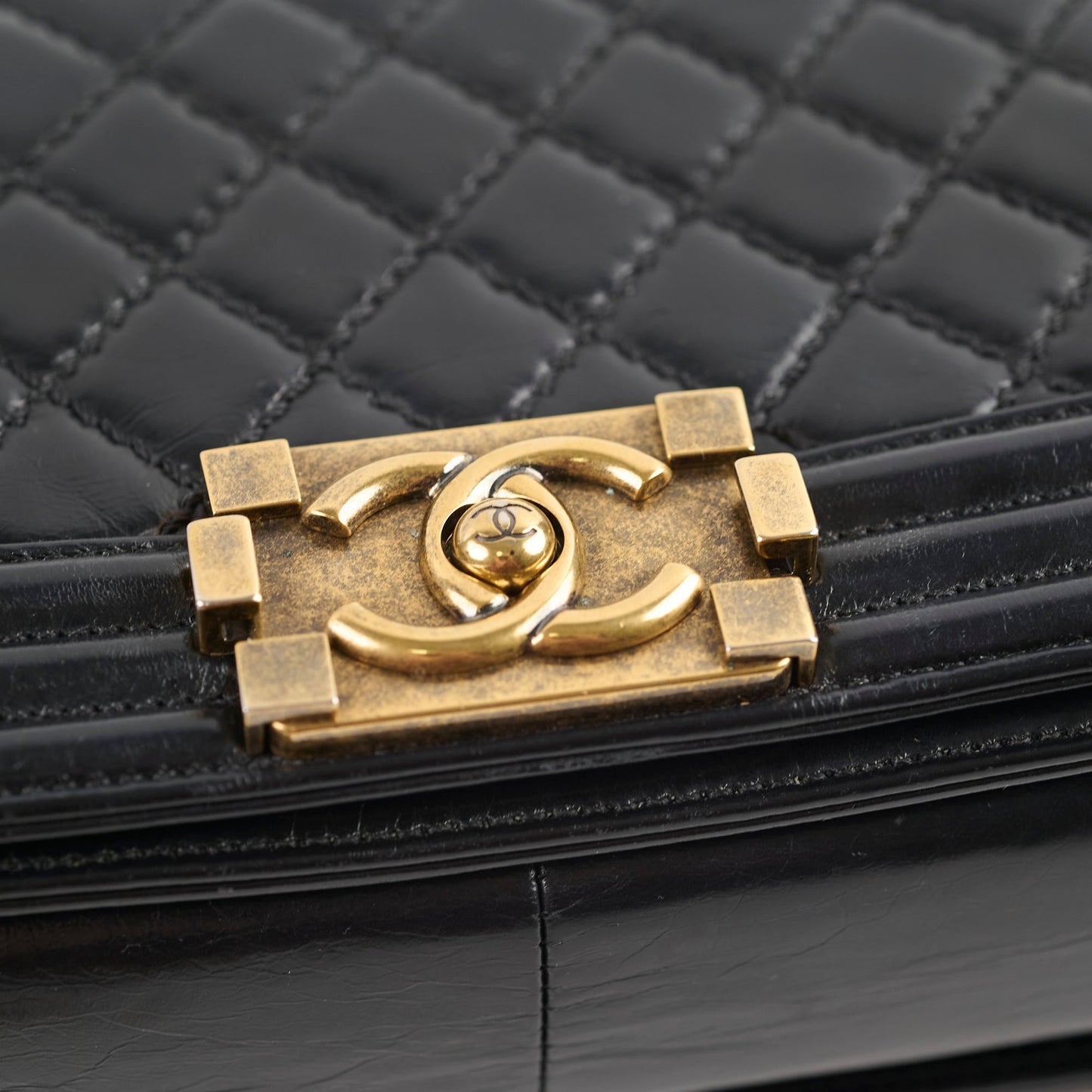 Chanel Old Medium Boy Shiny Calfskin Black - Series 17