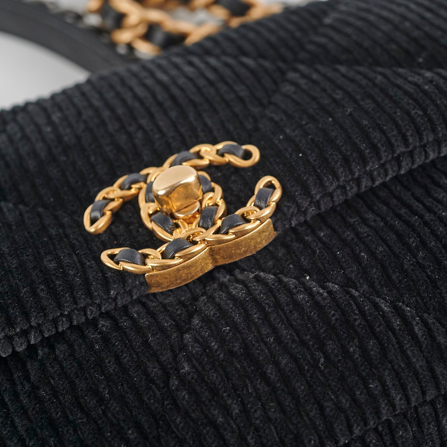 Chanel Corduroy Small 19 Black