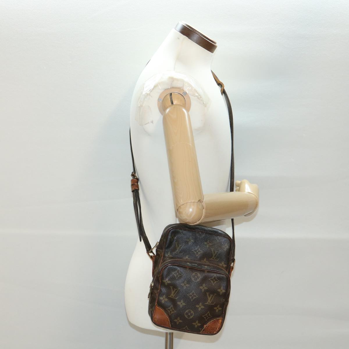 LOUIS VUITTON Monogram Amazon Shoulder Bag LV bs4693