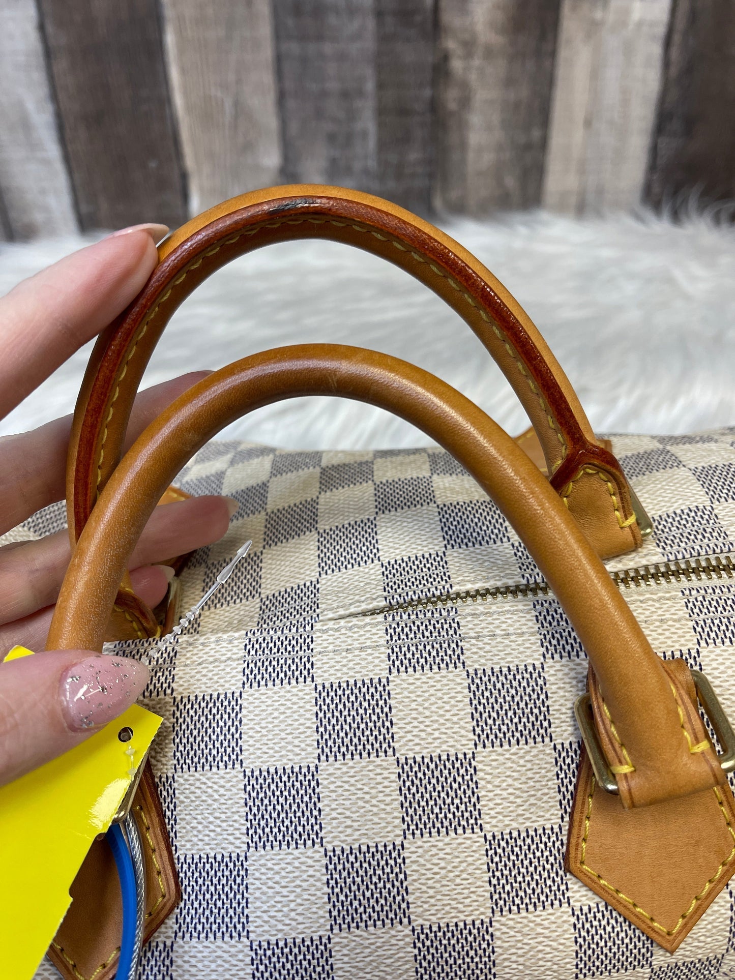 Handbag Luxury Designer By Louis Vuitton Size: Medium