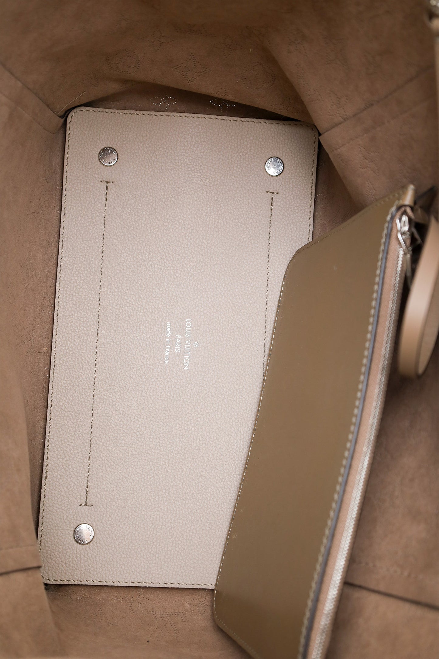 Louis Vuitton 2019 Taupe Mahina Leather 'Hina' PM Bag With Pouch