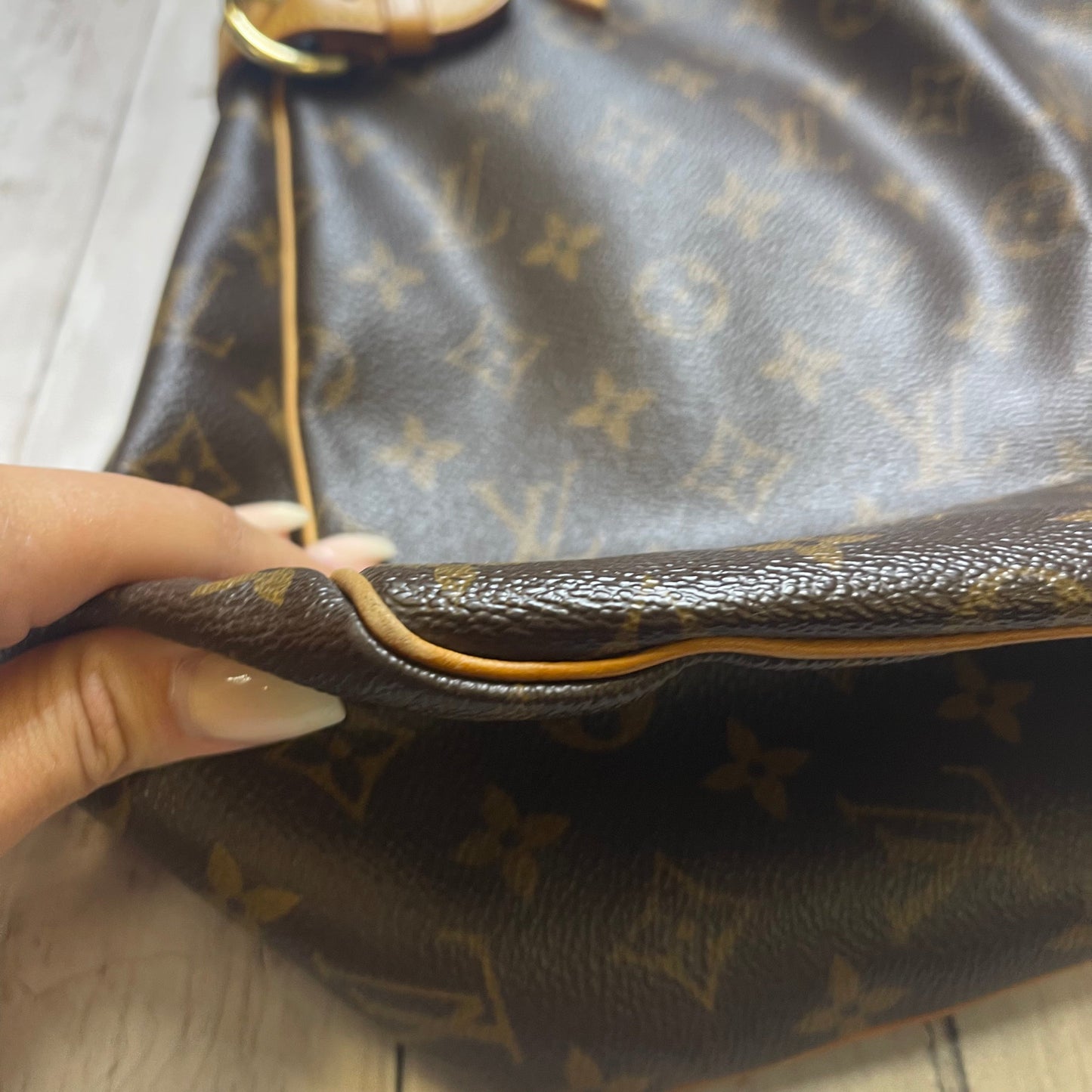 Handbag Luxury Designer By Louis Vuitton Size: Medium