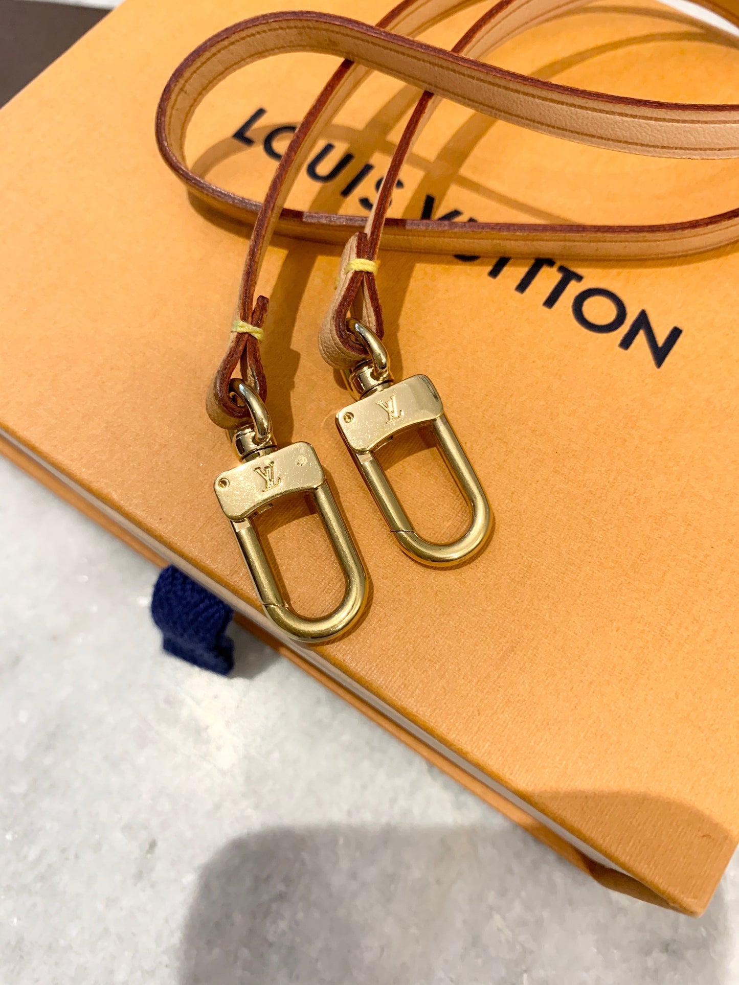LOUIS VUITTON 23 Laniere Mott Leather Shoulder Bag Strap