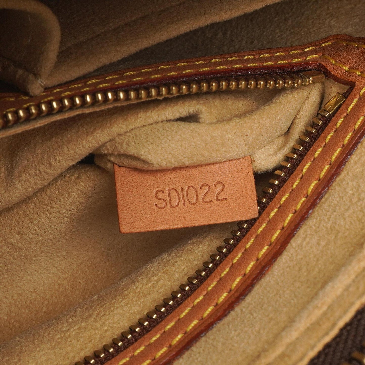Louis Vuitton Looping MM Monogram Canvas Bag