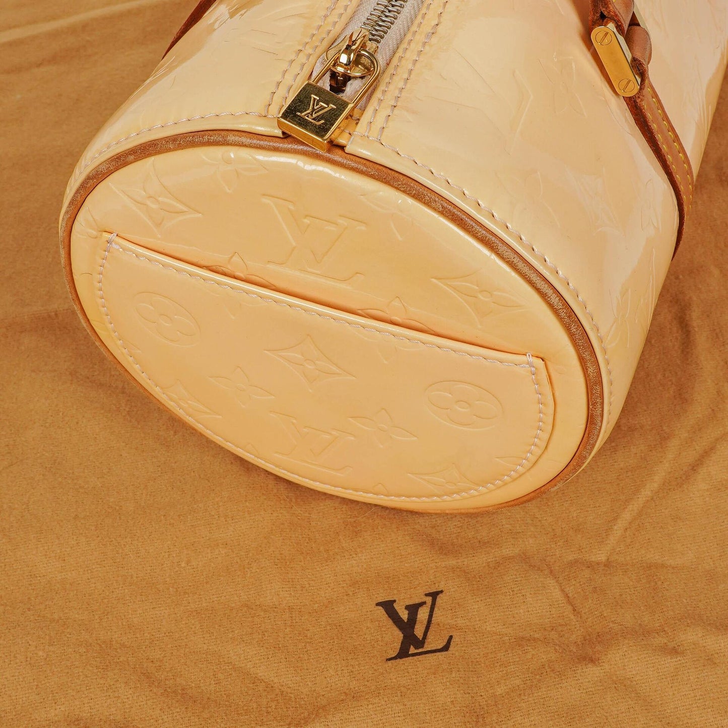 Louis Vuitton Papillon 30 Bedford Creamy Beige Monogram Vernis Leather Bag
