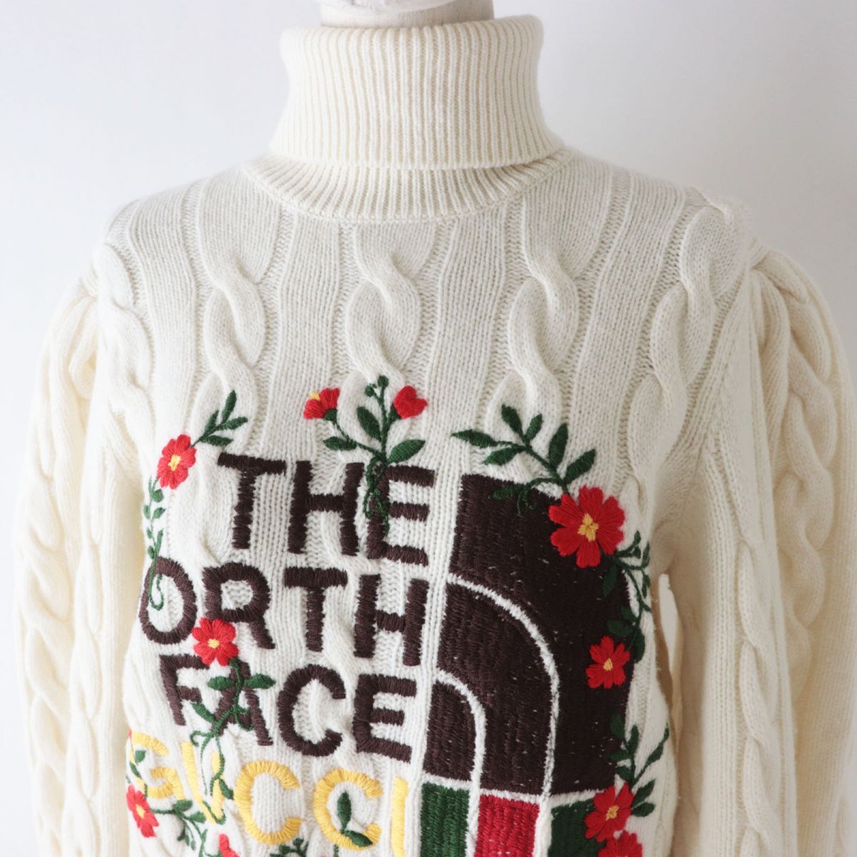 GUCCI knit Main: 100% wool, part: 50% acrylic, part: 50% wool White x multi Women XS