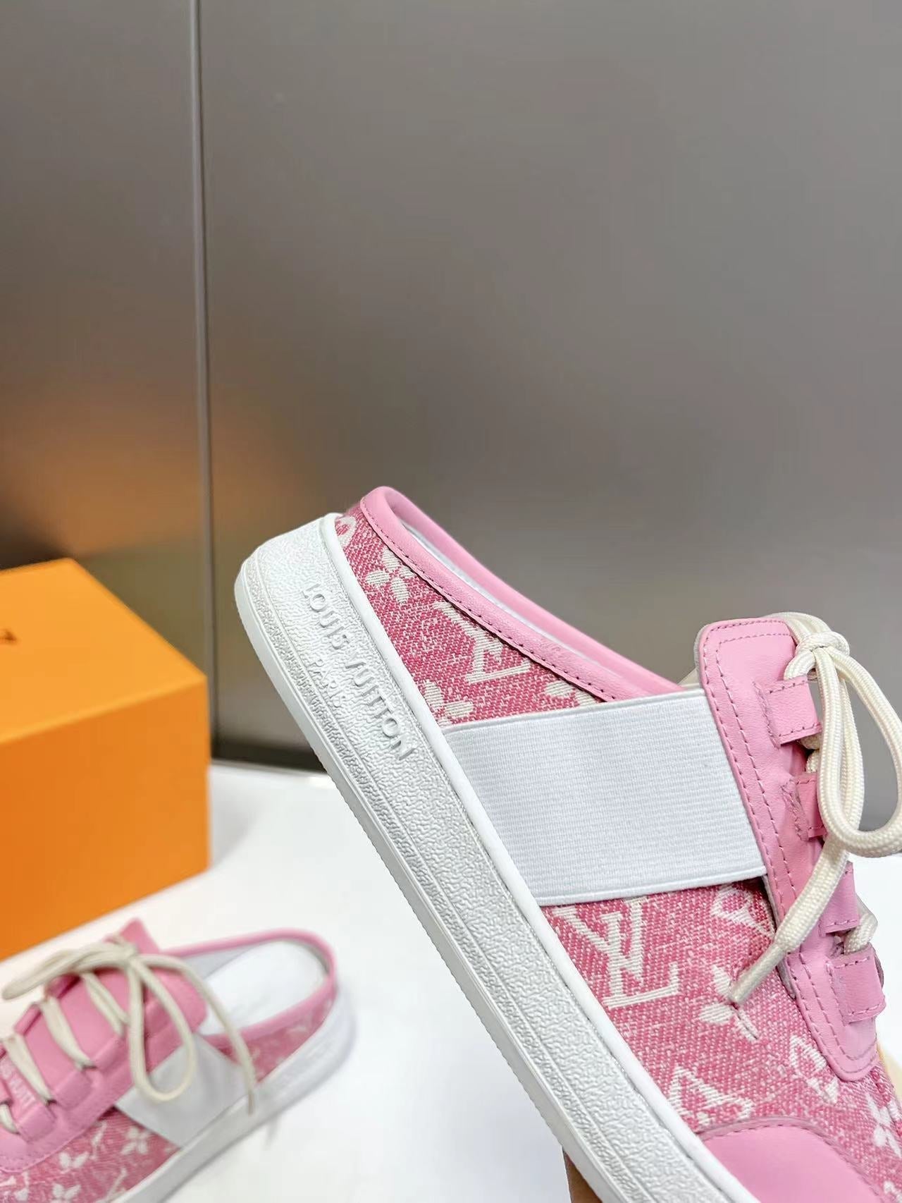 Louis Vuitton Sneakers