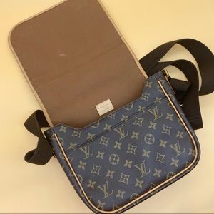 LOUIS VUITTON Messenger Bosphore PM Bag