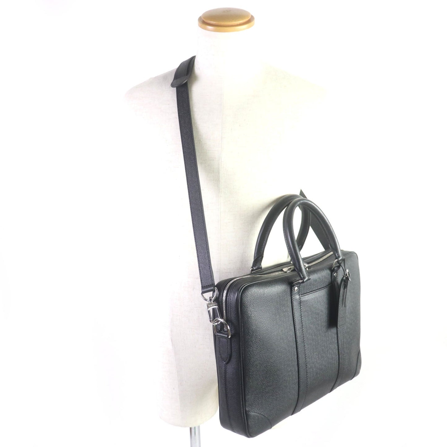 LOUIS VUITTON Briefcase M30975 Taiga Leather black Taiga Porte Documan Voyagej mens