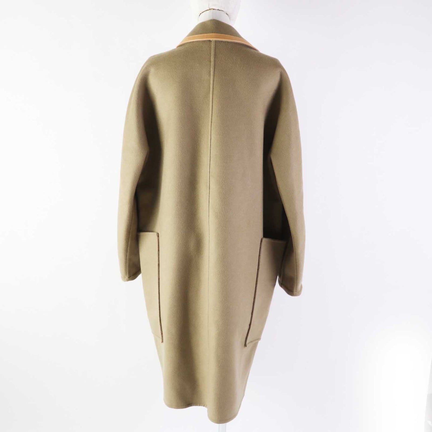 LOUIS VUITTON coat 1ABQP2 Outer material: 99% wool, Outer material: 1% silk, Part: Lamb leather beige Removable collar double face coat Women 36