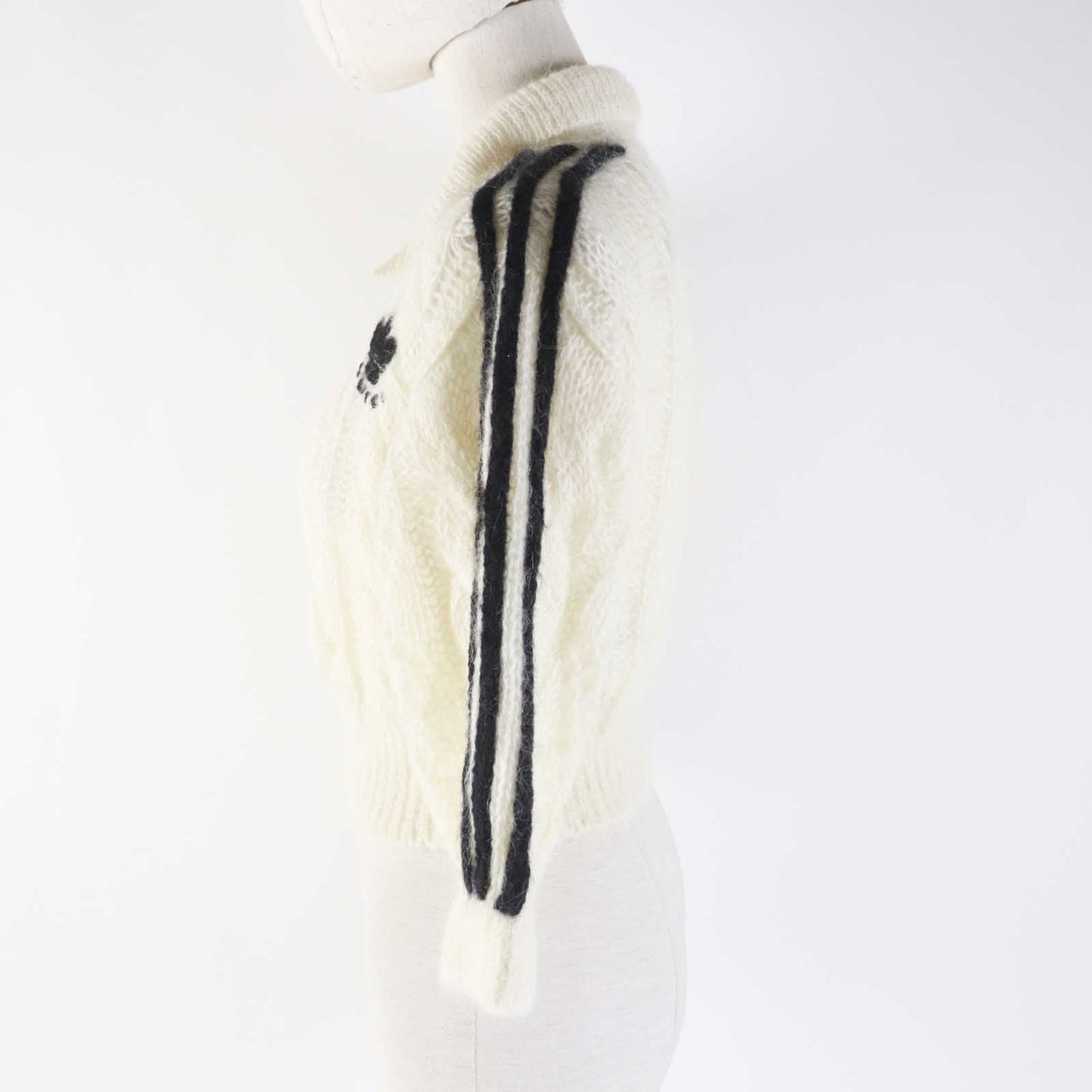 GUCCI knit 713023 Outer: 67% mohair, Outer: 28% nylon, Outer: 5% wool, Part: 63% mohair, Part: 29% nylon, : 7% wool, 3% polyurethane Embroidery: 67% mohair, 28% nylon, 5% wool Inner: 75% acetate, 25% silk white Women XS