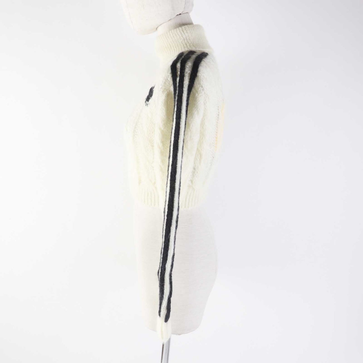 GUCCI knit 713023 Outer: 67% mohair, Outer: 28% nylon, Outer: 5% wool, Part: 63% mohair, Part: 29% nylon, : 7% wool, 1% polyurethane Embroidery: 67% mohair, 28% nylon, 5% wool Inner: 75% acetate, 25% silk white Women XS