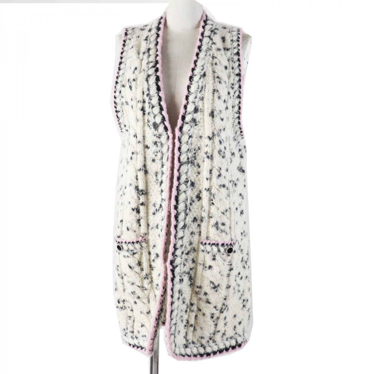 CHANEL Vest 21A P71038 Outer material: 34% cashmere, 26% wool, 16% alpaca, 10% silk, 9% nylon Ecru Black Women 36
