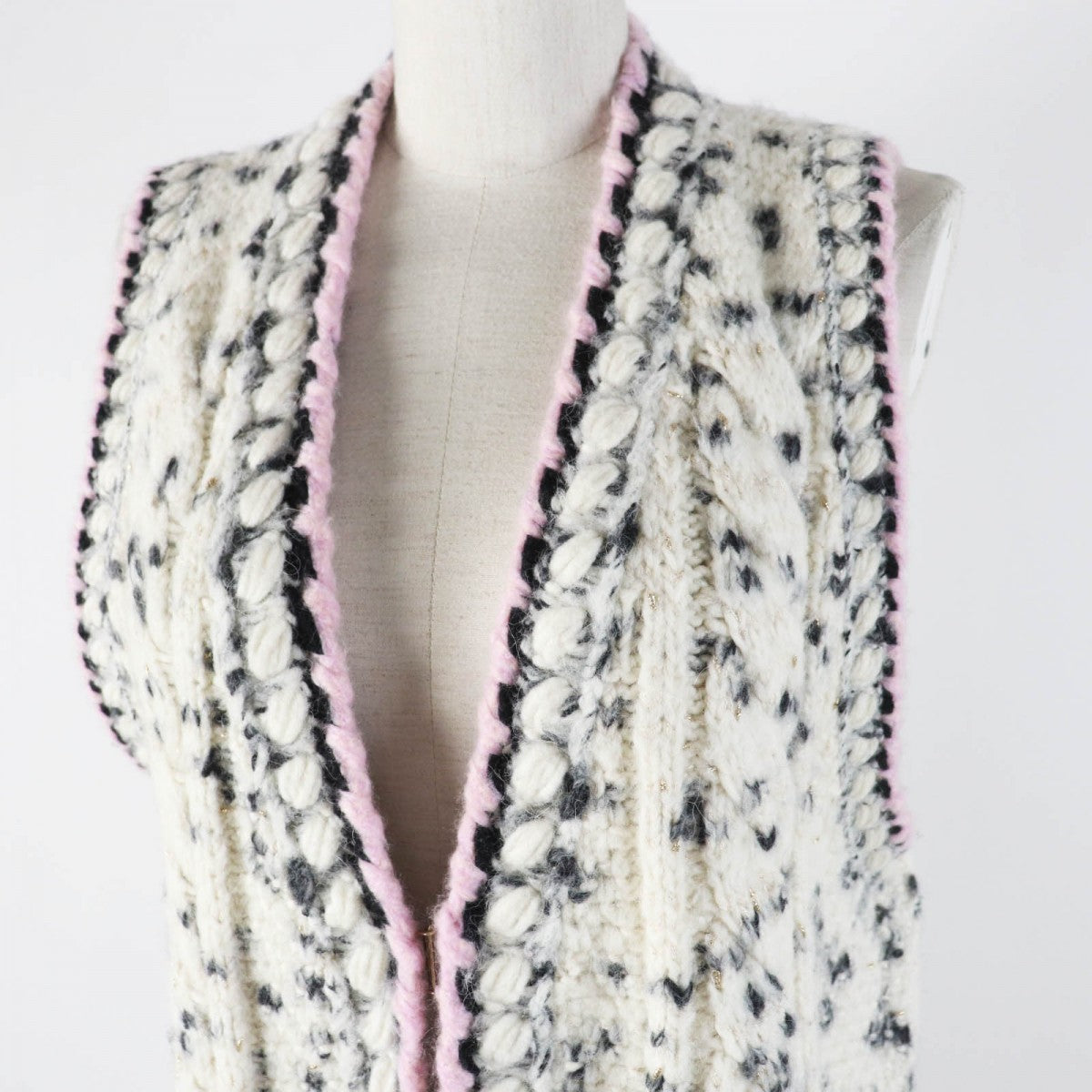 CHANEL Vest 21A P71038 Outer material: 34% cashmere, 26% wool, 16% alpaca, 10% silk, 9% nylon Ecru Black Women 36