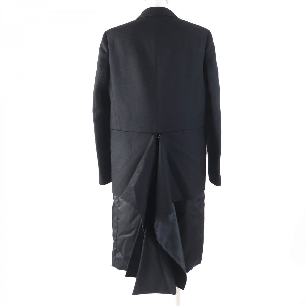 BURBERRY coat Main: 100% virgin wool, Lining: 100% silk, Part: 96% nylon, Part: 4% polyurethane, Filling: 100% polyester black Women 38