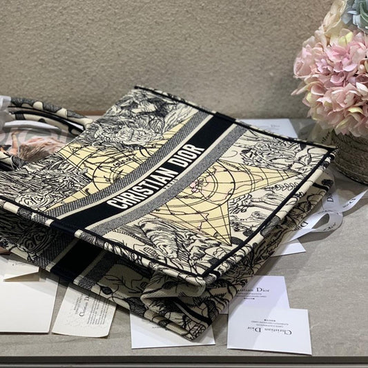 Gucci Book Tote Tote