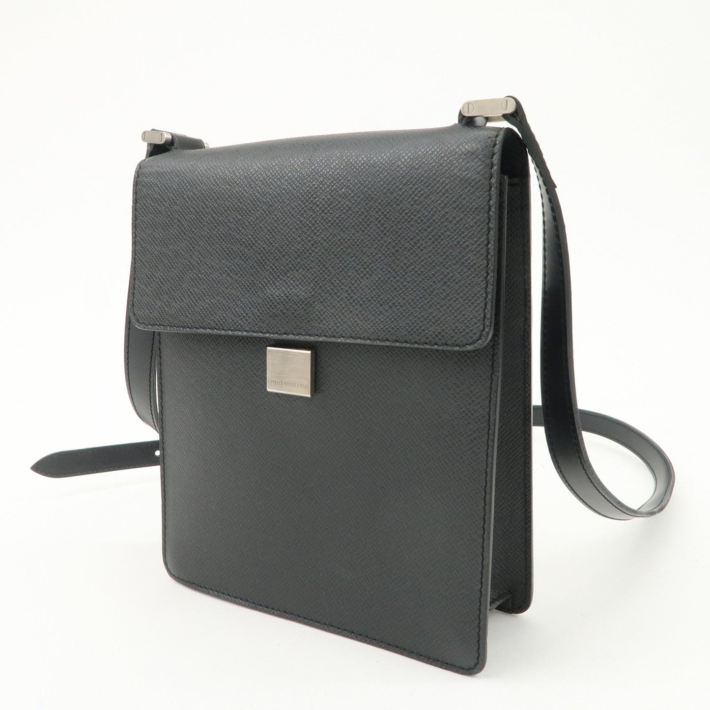 Louis Vuitton Taiga Pochette Kurgan Shoulder Bag Ardoise M32442