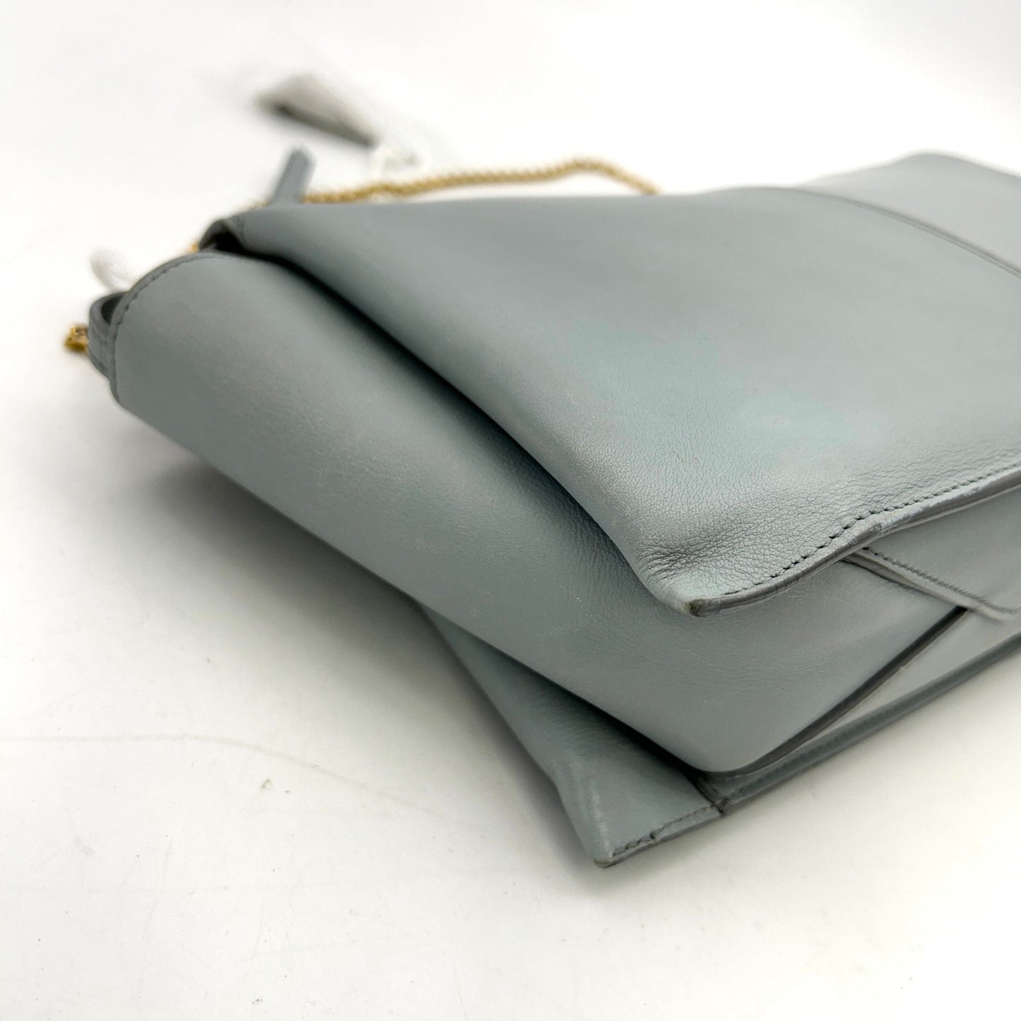 Luxury CELINE Smooth Calfskin Tri-Fold Clutch on Chain Cloud LA22937