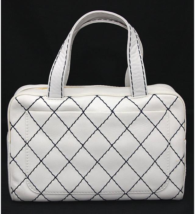 Chanel Wild Stitch Handbag White × Navy Stitch G Metal Fittings