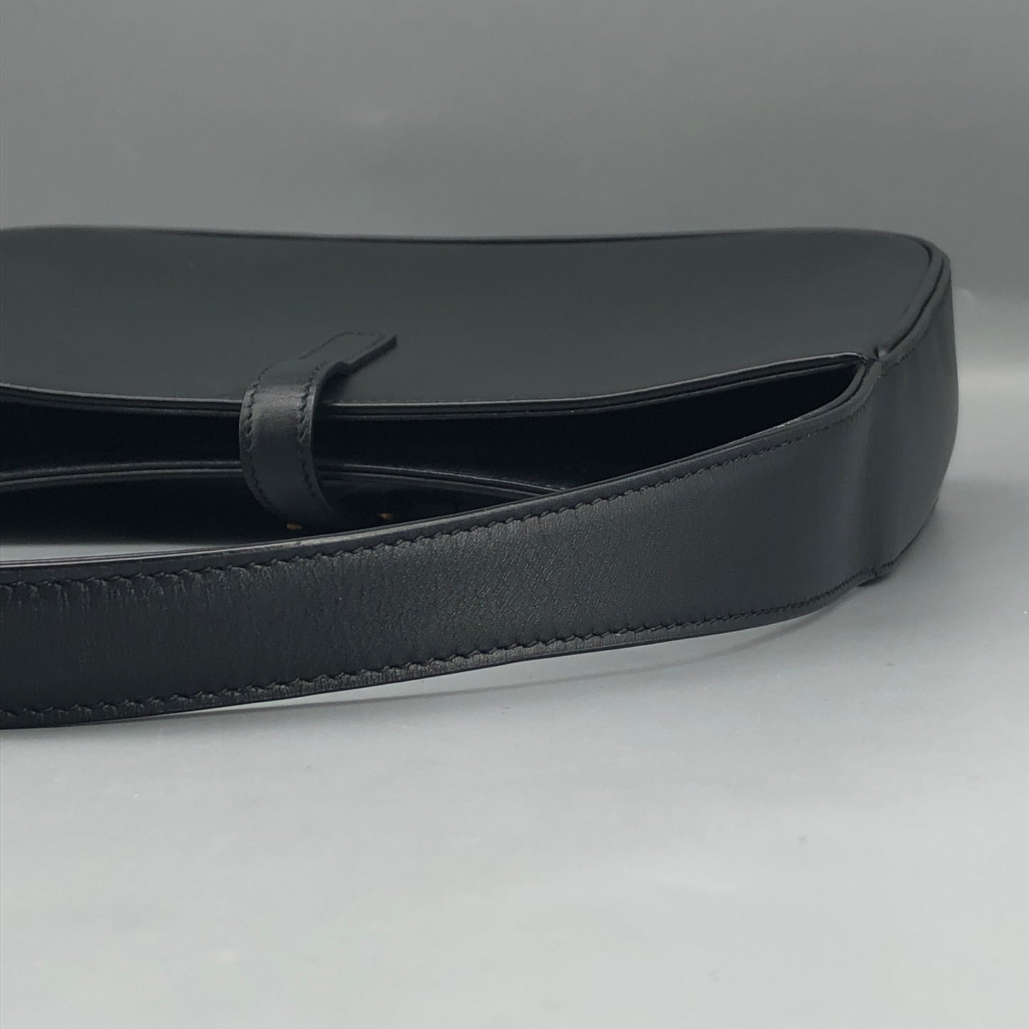 Saint Laurent Le 5 à 7 Smooth Leather Hobo Shoulder Bag Black