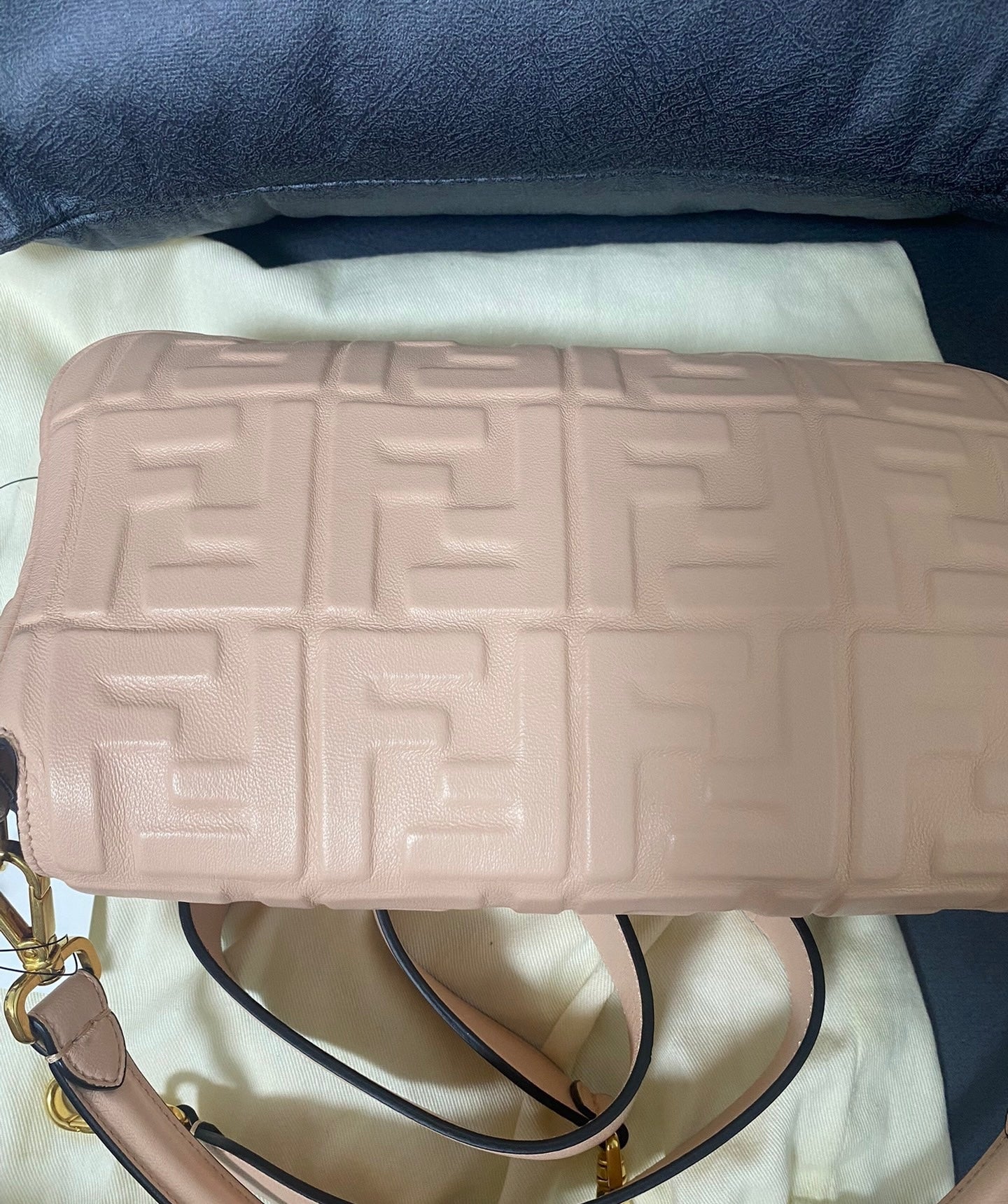 Fendi Baguette Lambskin Leather Crossbody Bag Medium Pink